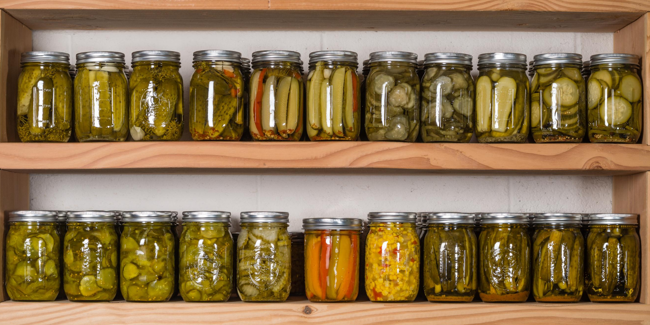 Home canning. Как хранить соленья на балконе. Старинная кладовка соленья. Заготовки на зипки. Чижик консервация полки.