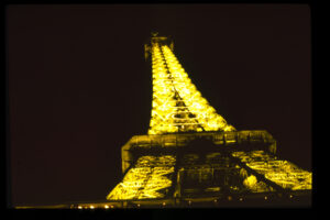 The nightly view of the Effel tower